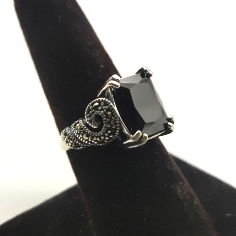 Elegant Marcasite Sterling Silver Ring😍😌